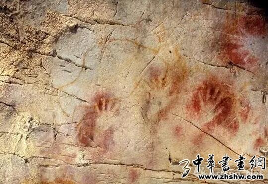 El Castillo洞穴中的红色手印 图片来源：National Geographic