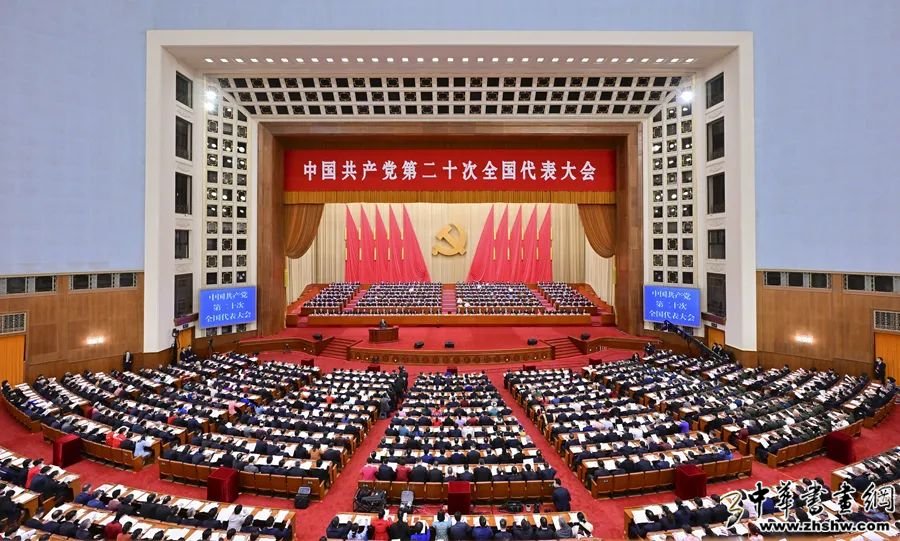 10月16日，中国共产党第二十次全国代表大会在北京人民大会堂开幕。习近平代表第十九届中央委员会向大会作报告。新华社记者 岳月伟 摄