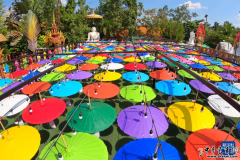 <b>泰国清迈：彩伞如花</b>