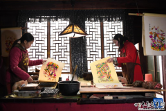 赶制年画迎新春